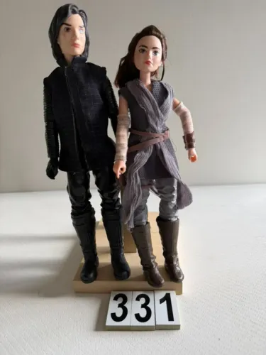 REY E KYLO STAR WARS FORCES OF DESTINY HASBRO REY 30 cm E KYLO 29 cm