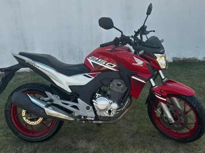 Honda CB Twister 2022 Vermelha | 37.000 km | Quitada | IPVA Pago