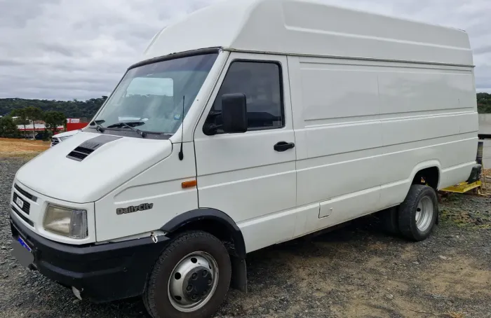 Iveco Daily Furgão Longo 49.1 8V2 2.8 120cv Diesel Mec. 2001