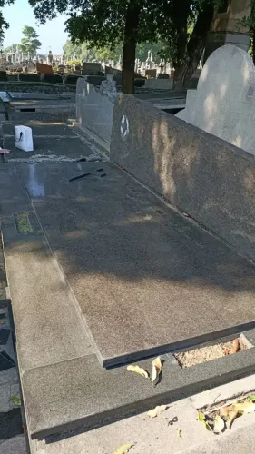 VENDO TUMULO  CAJU  GRANITO PRETO IMPERMEABILIZADO 4 GAVETA PREÇO COMBINAR *