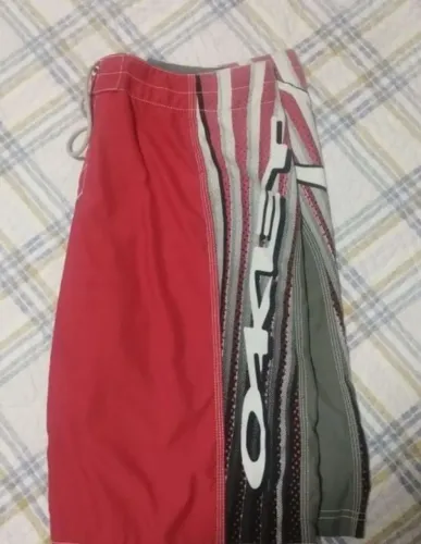 Bermuda Oakley letreiro 44