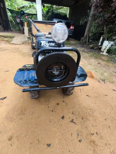 Vende-se tratorito