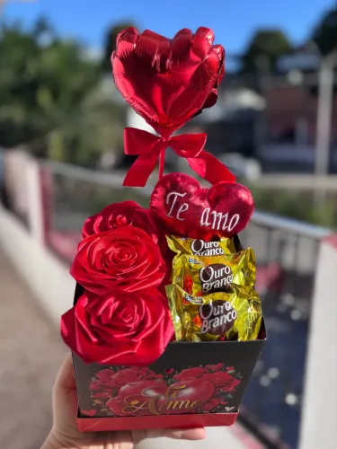 Cesta Com Rosas e Chocolates - Presente Romântico 