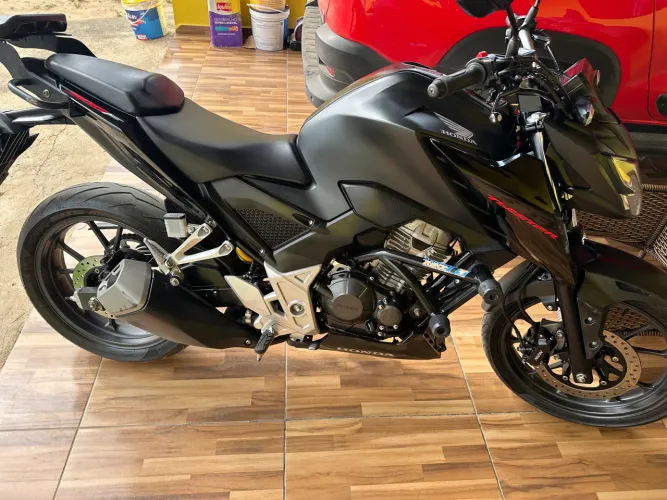 CB300F cbs 2023 CONSERVADÍSSIMA.