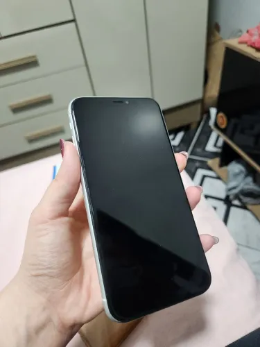 IPHONE XR QUEBRADO E COM TELA QUEIMADA