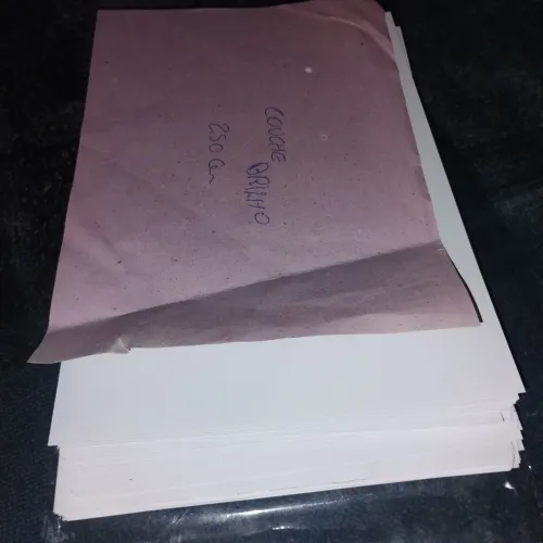 Papel couchê alto brilho