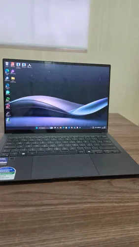 ASUS Zenbook S14 Ultra 7 | 32GB RAM | 1TB SSD | OLED