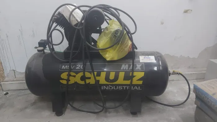 COMPRESSOR TRIFÁSICO