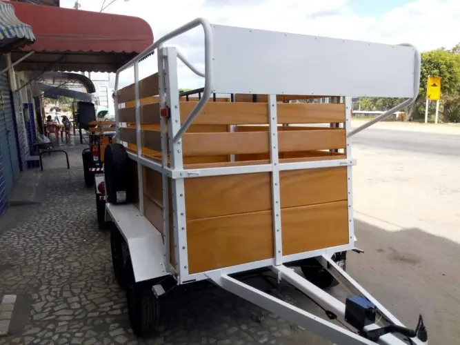 Fabricamos reboque para 2 cavalo. 