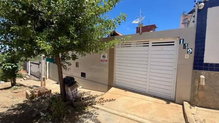 Linda casa com 02 quartos sendo 01 suite no bairro Mandacaru Sume-PB 