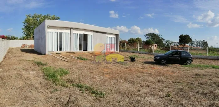 CHÁCARA À VENDA 2 DORMS 1 WC 4 VAGAS PORANGABA SP