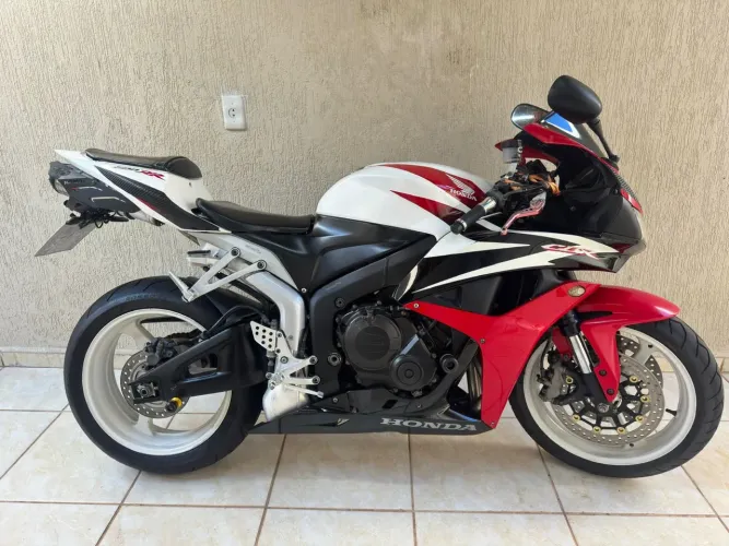 Honda CBR 600RR baixíssima km