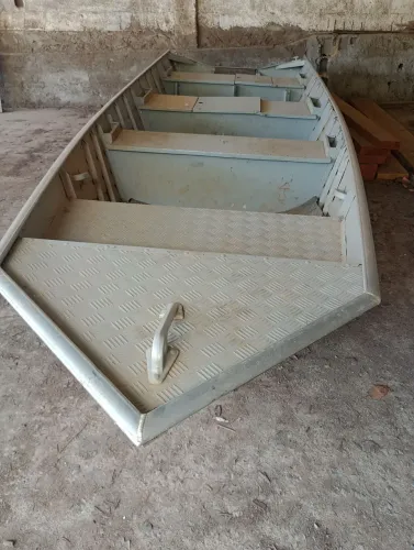 Vendo barco semi novo 