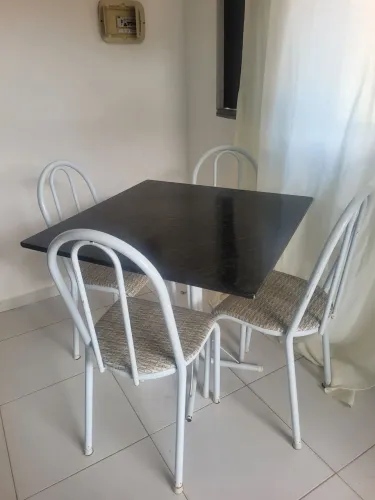 Mesa 4 cadeiras