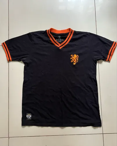 ? 4. Camisa Retrô Holanda