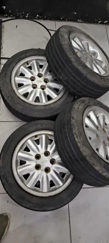 Vendo rodas omega com pneus