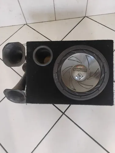 Caixa de som com 1 auto falante e 2 corneta $300,00 *)