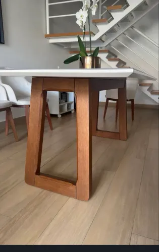 Mesa em laca