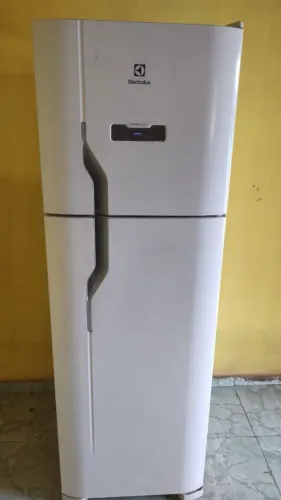Geladeira Electrolux gelo seco funcionando