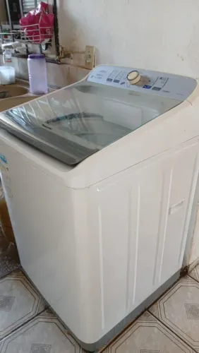 Máquina de lavar funcionando perfeitamente, somente detalhes de uso.
