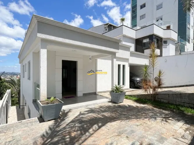 Casa à Venda com 3 Quartos e Piscina no Bairro Ouro Preto em BH REF: 22661