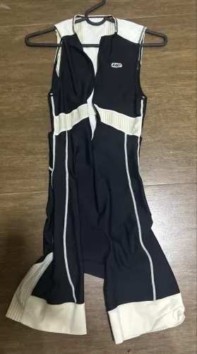 Roupa e equipamentos triatlon 