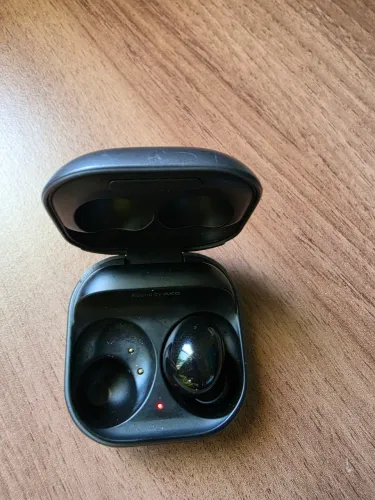 Fone Galaxy Buds 2 - caixa e fone direito