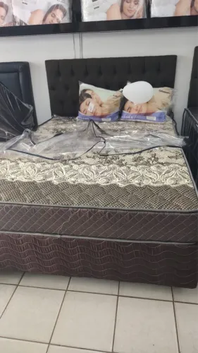 Cama box de casal novinha