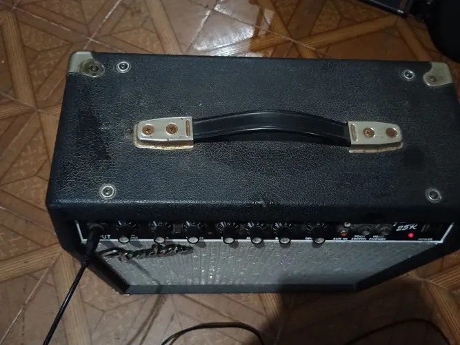 CAIXA FENDER 25R FRONTMAN