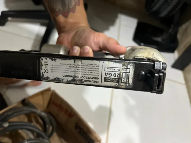 Grampeador pneumatico