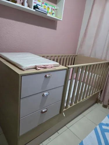 Berço mutifuncional e cama baú