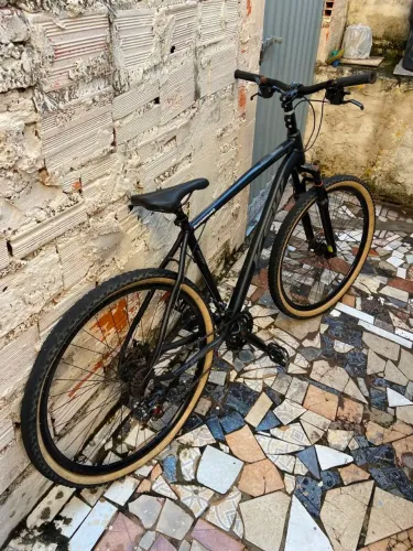 Vendo bike aro29 ela só está com o pneu traseiro furado