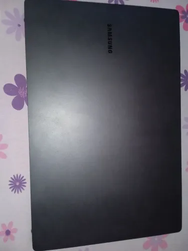 Vendo notebook nunca usado ótimo para trabalho acompanha a bolsa 