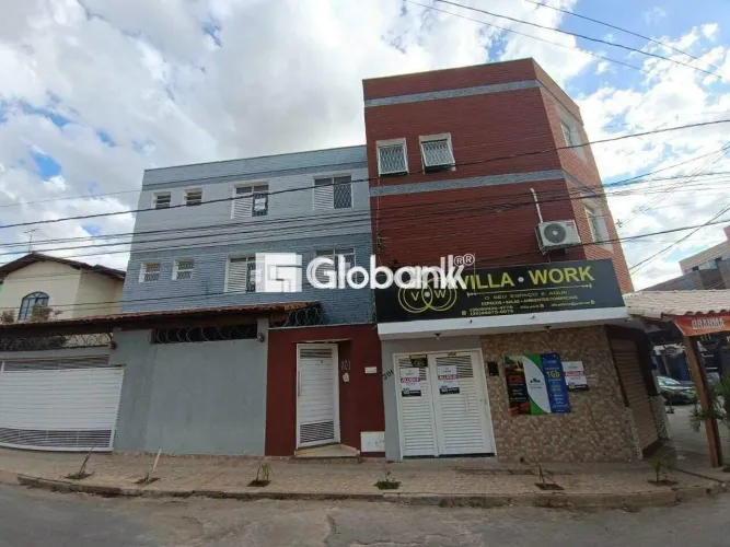 Sala Mobiliada Comercial em Montes Claros, no bairro Funcionários, para locação.