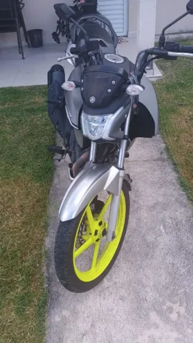 Vende-se factor DX, 2025, com 6.456 km, rodados.