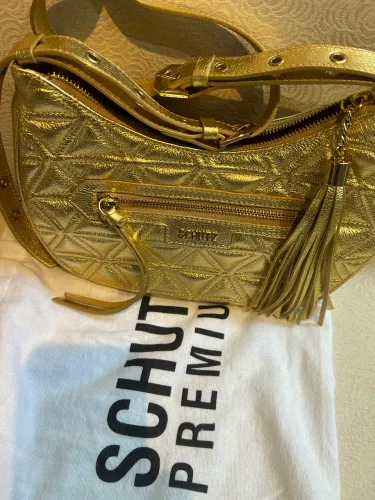 Bolsa Schutz dourada