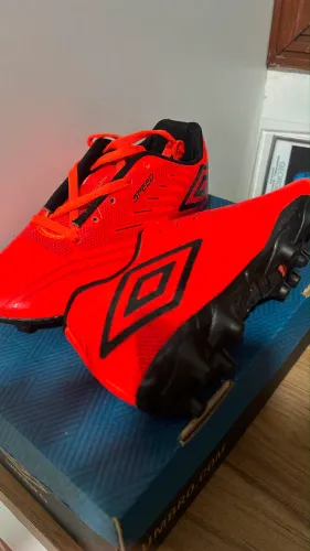 Chuteira campo umbro