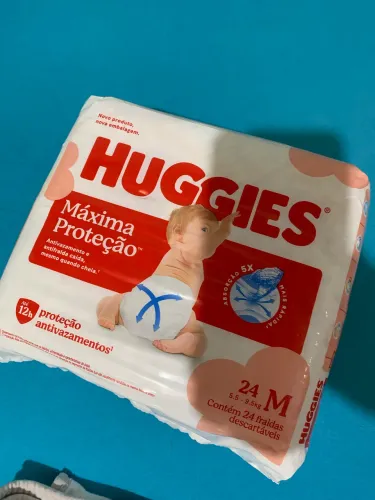 PACOTE FRALDA HUGGIES TAMANHO M