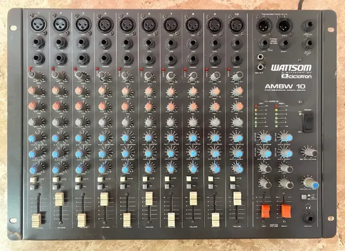Mesa Som Wattsom Ciclotron Ambw 10 Canais Mixer C/ Defeito