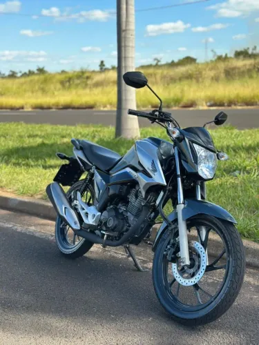 CG Titan 160 ano e modelo 2023 com apenas 48 mil km