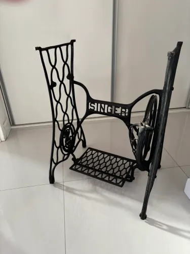 Pé de máquina SINGER modelo ?Aranha?