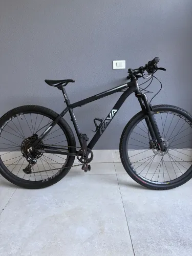 Bicicleta Tsw Rava Mtb Rakan Aro 29 Shimano 16v Preta/prata Cor Preto C/cinza