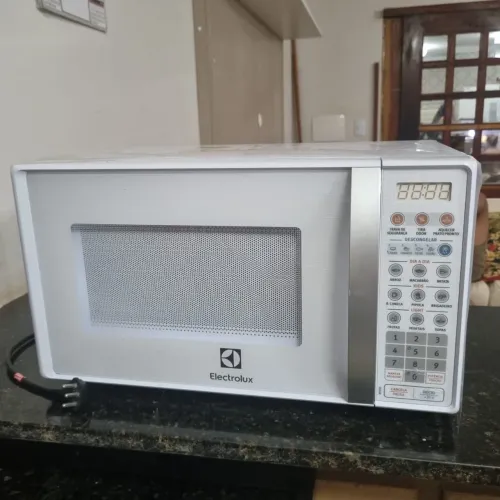 Microondas Electrolux 220v Branco ( Seminovo)