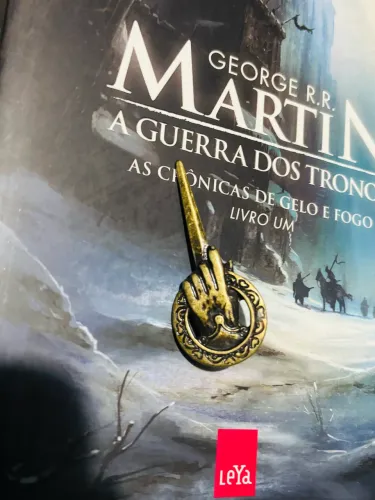 Livros 1-5 Guerra dos tronos George R R Martin acompanha brinde (broche)