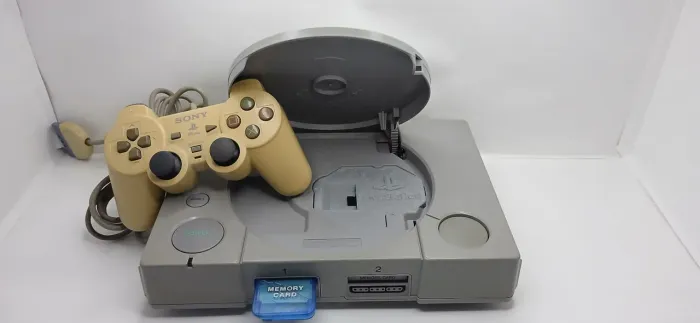 Playstation 1 com Picostation e 120 jogos