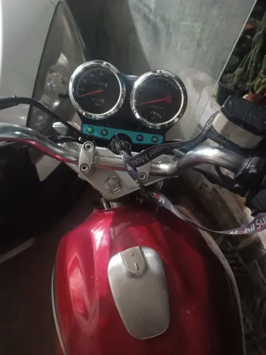 Suzuki EN 125 Yes documentada em meu nome e quitada.