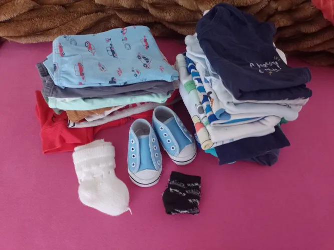 Lote 05 roupas de bebê menino G 20 peças + tênis e meia 