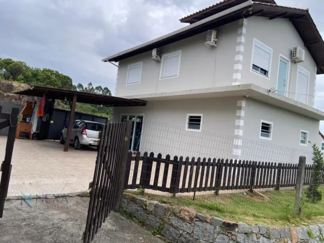 Casa à venda em Areias de Cima, Biguaçu | 3 dorms, 400m²