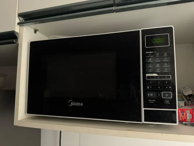 Microandas midea 20L branco com porta preta novo