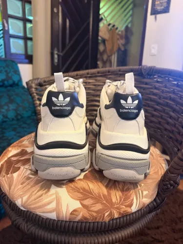 Tênis Balanciaga com adidas